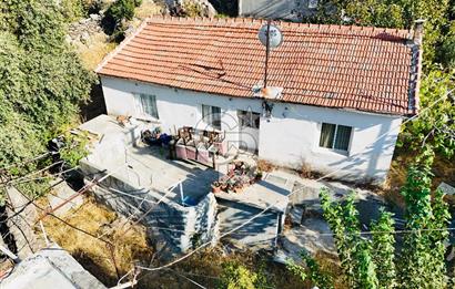 Bayraklı Emek Mahallesinde 241 M2 Arsa İçi Satılık Müstakil Ev