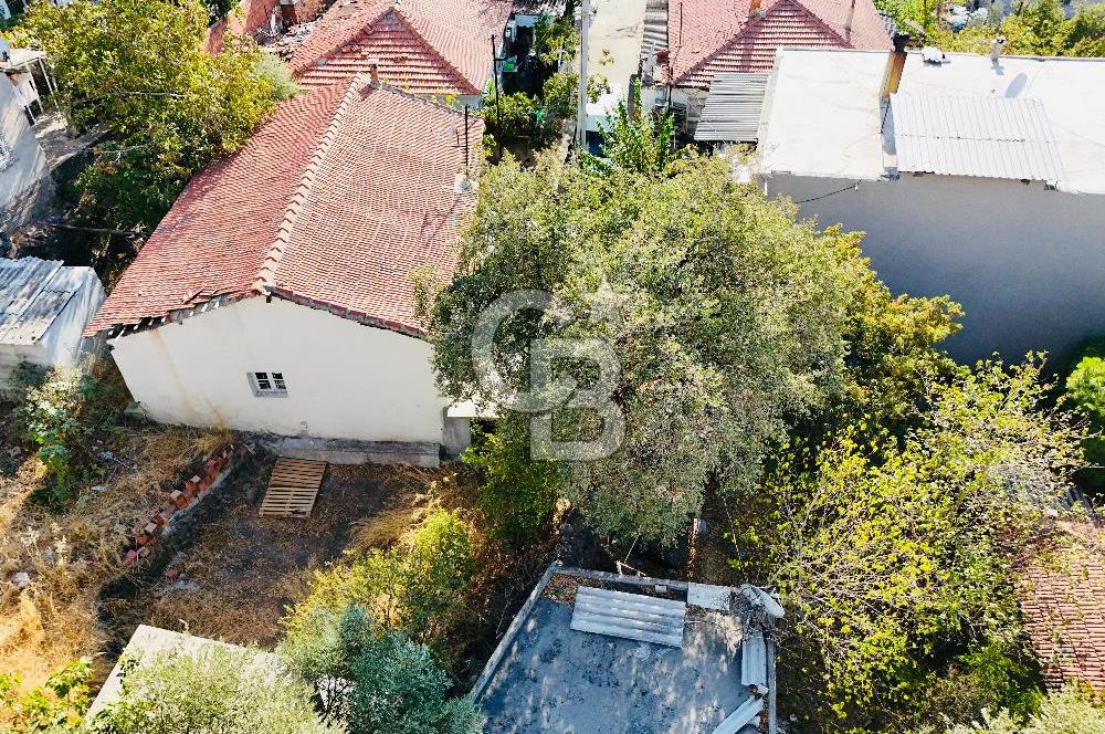 Bayraklı Emek Mahallesinde 241 M2 Arsa İçi Satılık Müstakil Ev