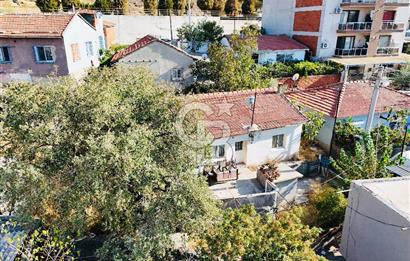 Bayraklı Emek Mahallesinde 241 M2 Arsa İçi Satılık Müstakil Ev