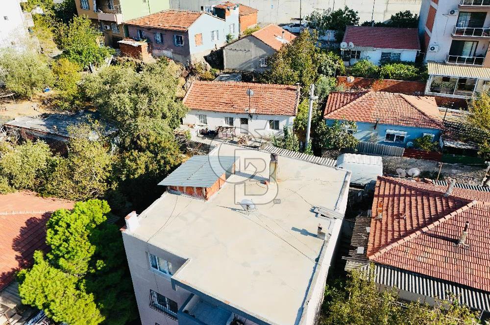 Bayraklı Emek Mahallesinde 241 M2 Arsa İçi Satılık Müstakil Ev