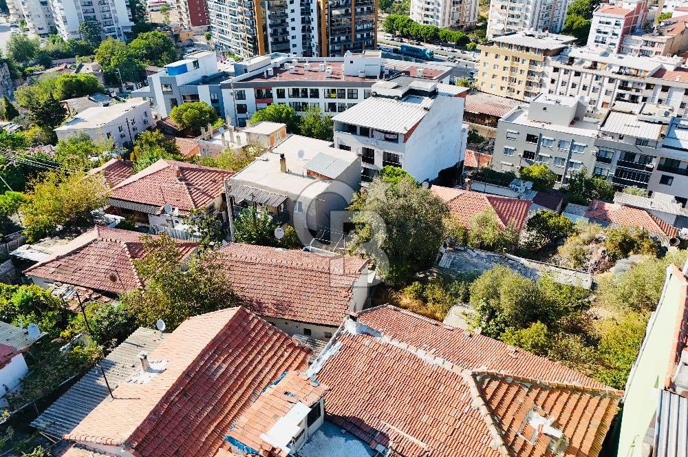Bayraklı Emek Mahallesinde 241 M2 Arsa İçi Satılık Müstakil Ev