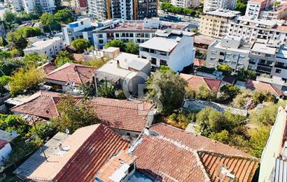Bayraklı Emek Mahallesinde 241 M2 Arsa İçi Satılık Müstakil Ev