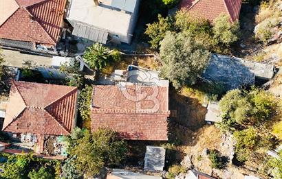 Bayraklı Emek Mahallesinde 241 M2 Arsa İçi Satılık Müstakil Ev