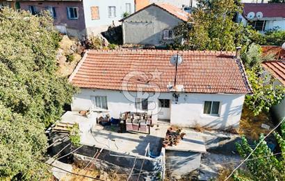 Bayraklı Emek Mahallesinde 241 M2 Arsa İçi Satılık Müstakil Ev