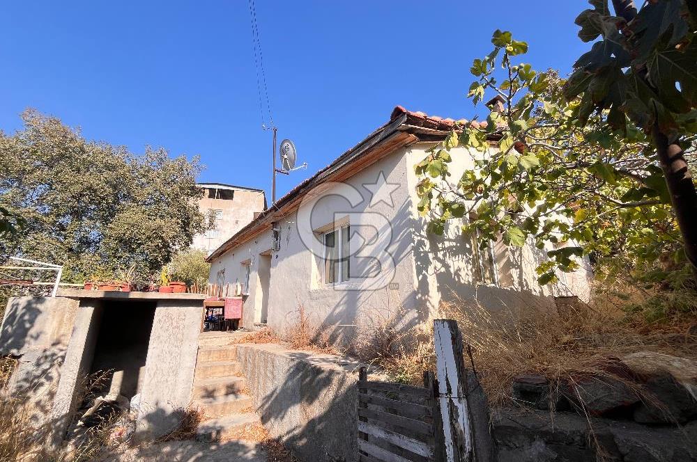 Bayraklı Emek Mahallesinde 241 M2 Arsa İçi Satılık Müstakil Ev