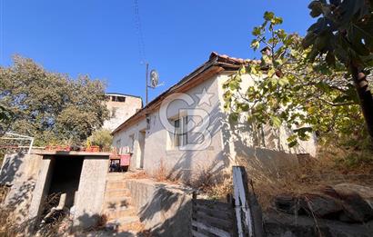 Bayraklı Emek Mahallesinde 241 M2 Arsa İçi Satılık Müstakil Ev