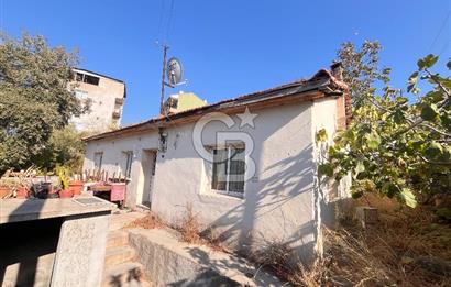 Bayraklı Emek Mahallesinde 241 M2 Arsa İçi Satılık Müstakil Ev