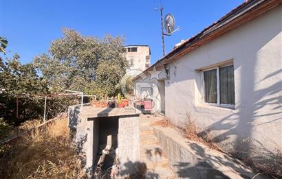 Bayraklı Emek Mahallesinde 241 M2 Arsa İçi Satılık Müstakil Ev