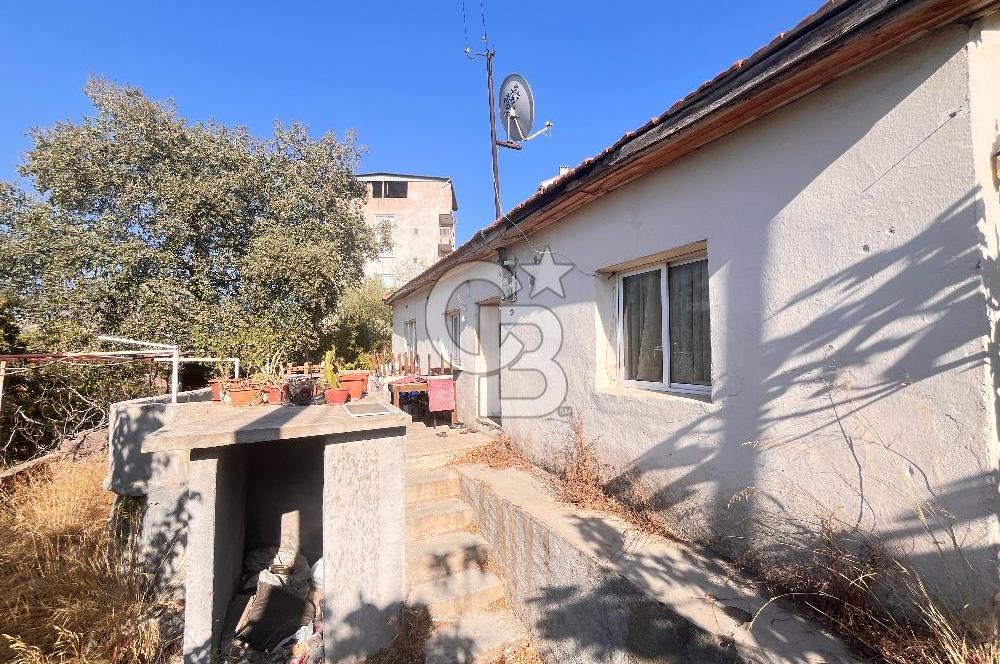 Bayraklı Emek Mahallesinde 241 M2 Arsa İçi Satılık Müstakil Ev