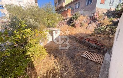 Bayraklı Emek Mahallesinde 241 M2 Arsa İçi Satılık Müstakil Ev