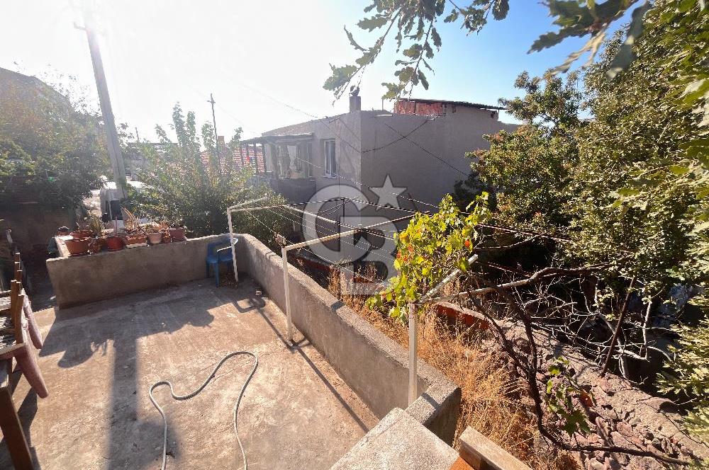 Bayraklı Emek Mahallesinde 241 M2 Arsa İçi Satılık Müstakil Ev