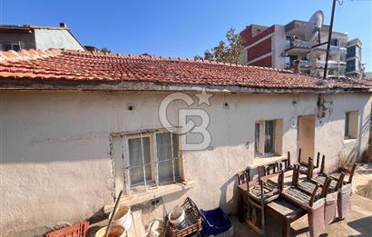 Bayraklı Emek Mahallesinde 241 M2 Arsa İçi Satılık Müstakil Ev