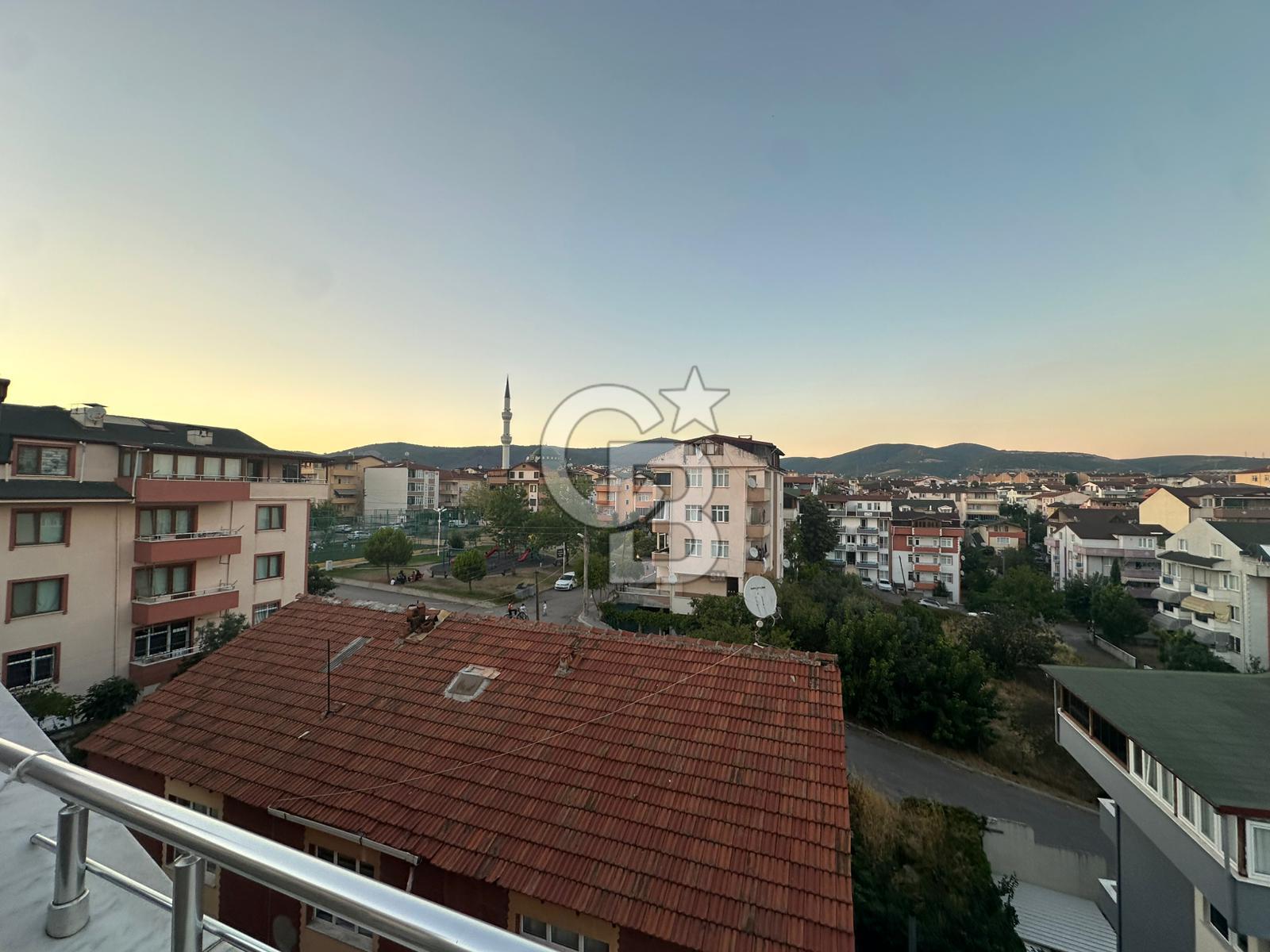 DERİNCE İBNİSİNA MAHALLESİ 6+1 EĞİMSİZ SATILIK ÇATI DUBLEKS..