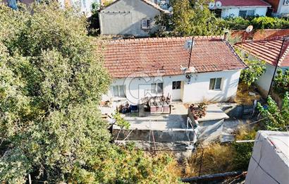 Bayraklı Emek Mahallesinde 241 M2 Arsa İçi Satılık Müstakil Ev