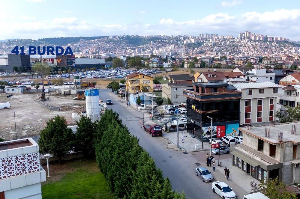 İZMİT ÇARŞI YAPI KARŞISINDA KİRALIK OFİS - SIFIR BİNA