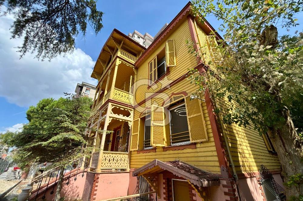KIZILTOPRAK'TA KÖŞK 