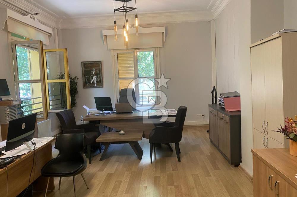 Kızıltoprak’ta Bahçeli, Prestijli Köşk