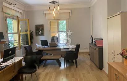 Kızıltoprak’ta Bahçeli, Prestijli Köşk