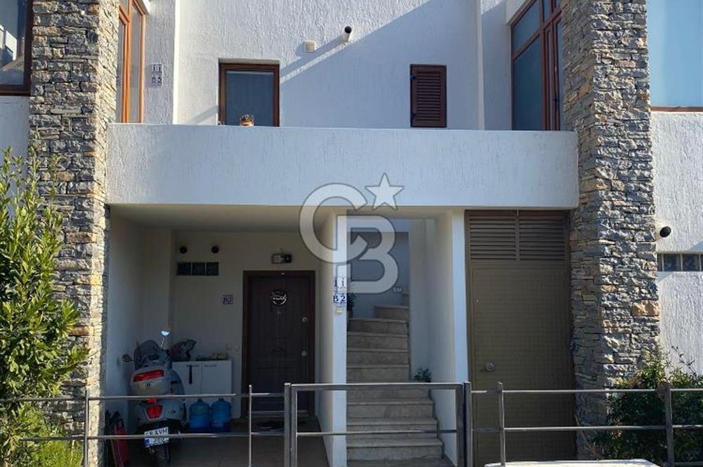 Bodrum Konacık'ta Panoramik Deniz Manzaralı Satılık Bahçe Dubleksi