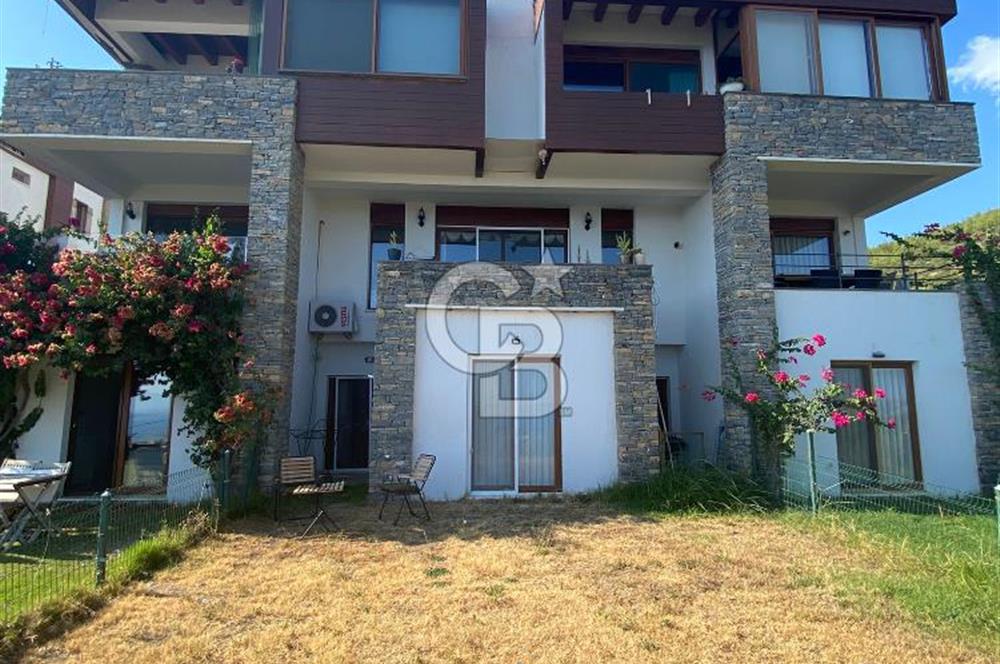 Bodrum Konacık'ta Panoramik Deniz Manzaralı Satılık Bahçe Dubleksi