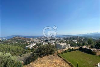 Bodrum Konacık'ta Panoramik Deniz Manzaralı Satılık Bahçe Dubleksi