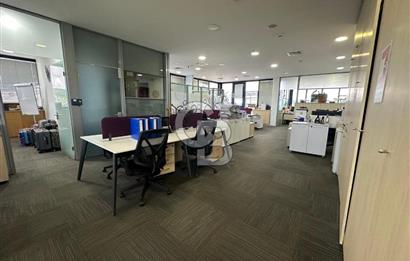 KAVACIK MERKEZDE SATILIK EŞSİZ 800 m2 PLAZA KATI