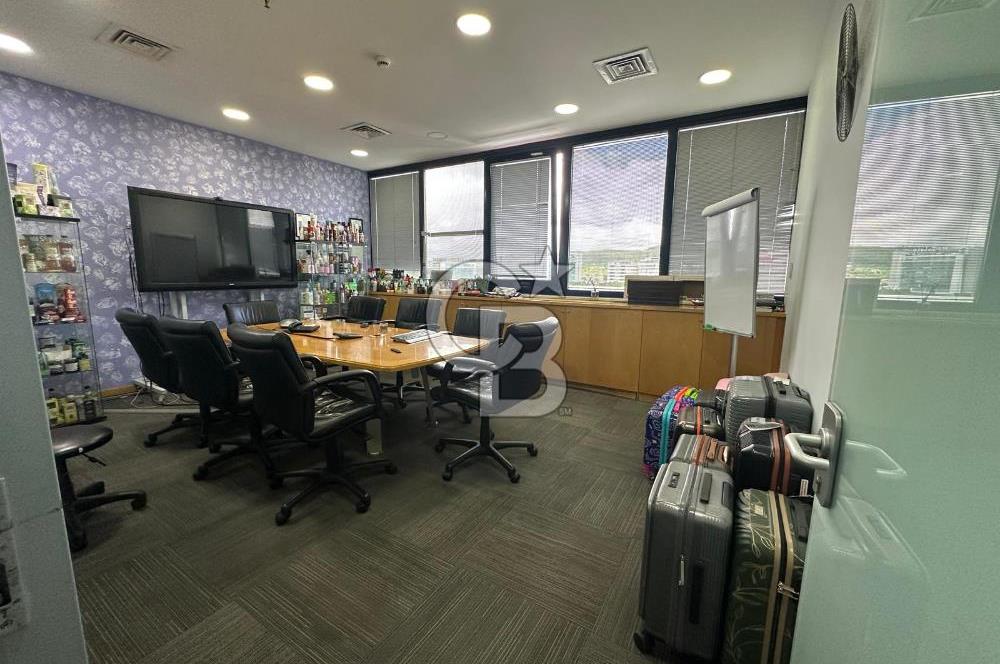 KAVACIK MERKEZDE SATILIK EŞSİZ 800 m2 PLAZA KATI