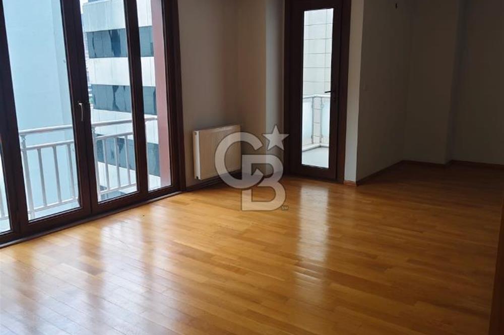 Beşiktaş Dikilitaş’ta 4 Katlı Ticari Bina – 560 m² – Merkezi Konumda