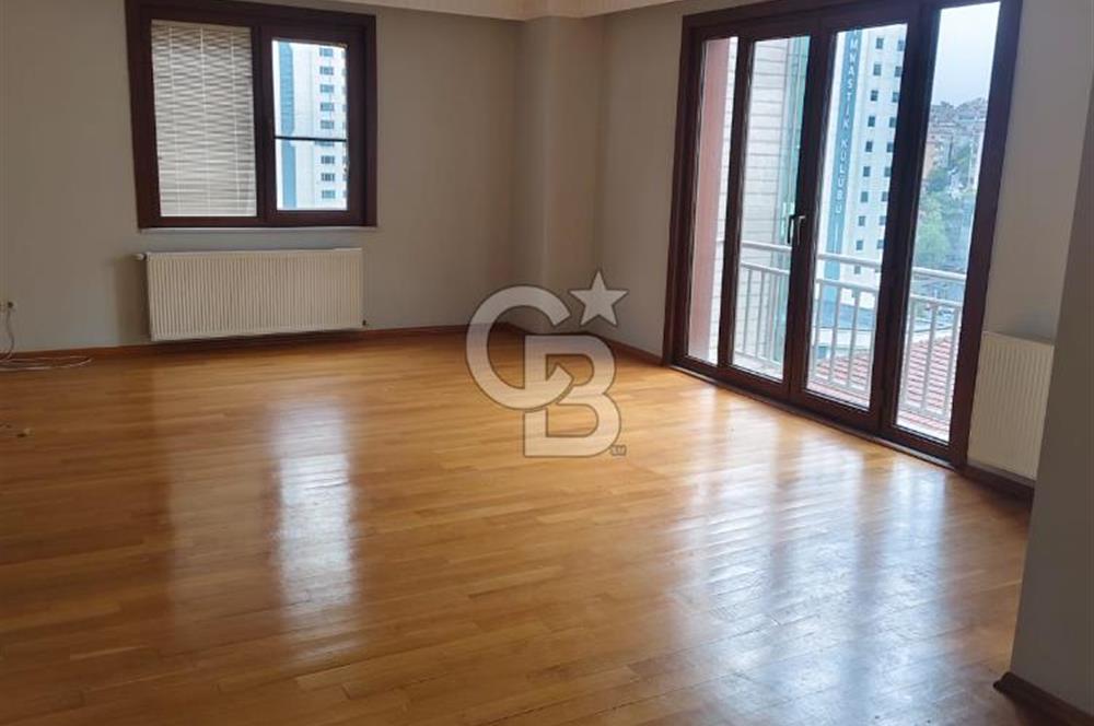 Beşiktaş Dikilitaş’ta 4 Katlı Ticari Bina – 560 m² – Merkezi Konumda