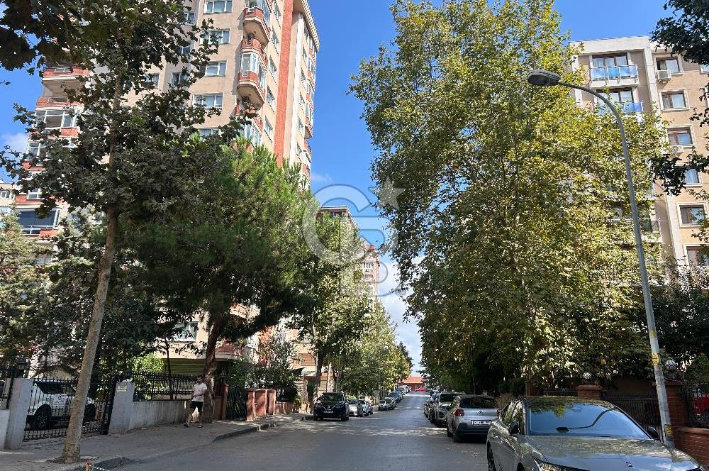 Kozyatağı Sahrayıcedit’te Kiralık Arakat Kombili 3+1 Daire