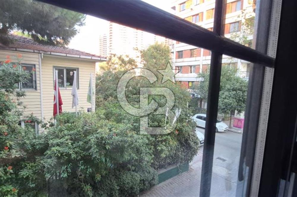Mimar Sinan’da Yenilenmiş 2+1 Daire  , Konak / İzmir - Hastanelere & Tramvaya Yakın