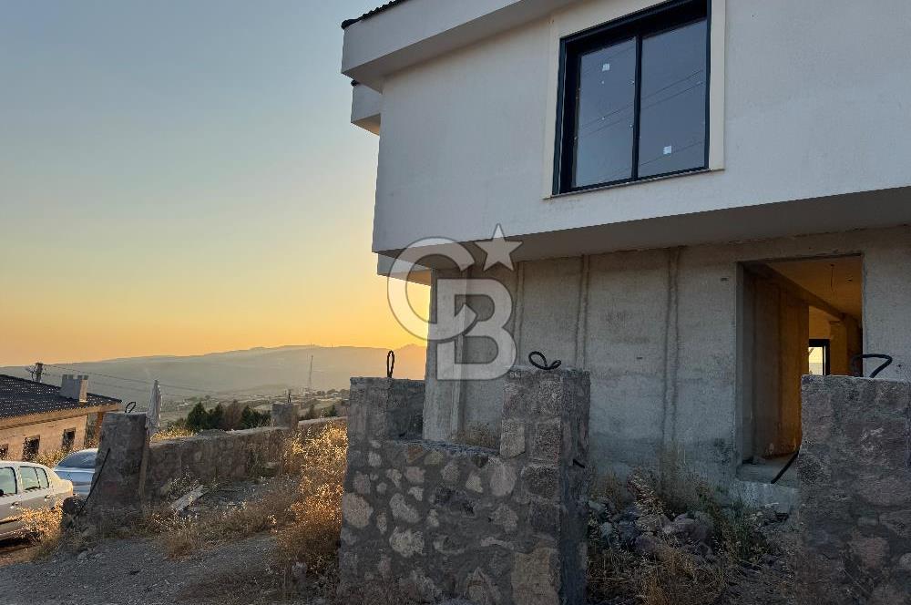 Bornova Beşyolda 630 m² koop. hisseli natamam dubleks villa