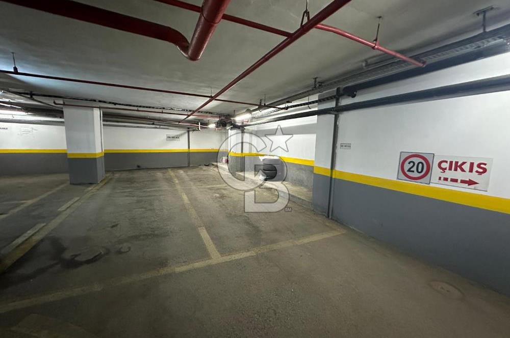 KAVACIK MERKEZDE SATILIK EŞSİZ 800 m2 PLAZA KATI