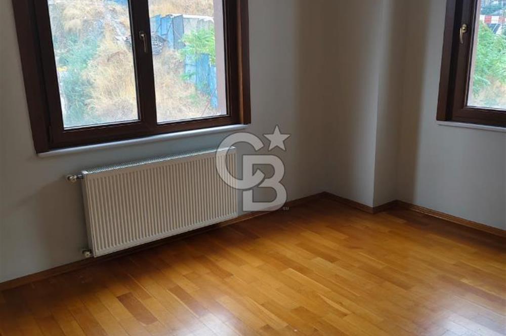 Beşiktaş Dikilitaş’ta 4 Katlı Ticari Bina – 560 m² – Merkezi Konumda