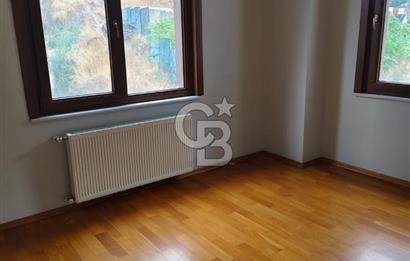 Beşiktaş Dikilitaş’ta 4 Katlı Ticari Bina – 560 m² – Merkezi Konumda