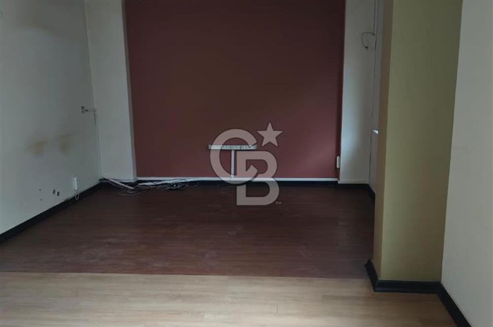Beşiktaş Dikilitaş’ta 4 Katlı Ticari Bina – 560 m² – Merkezi Konumda