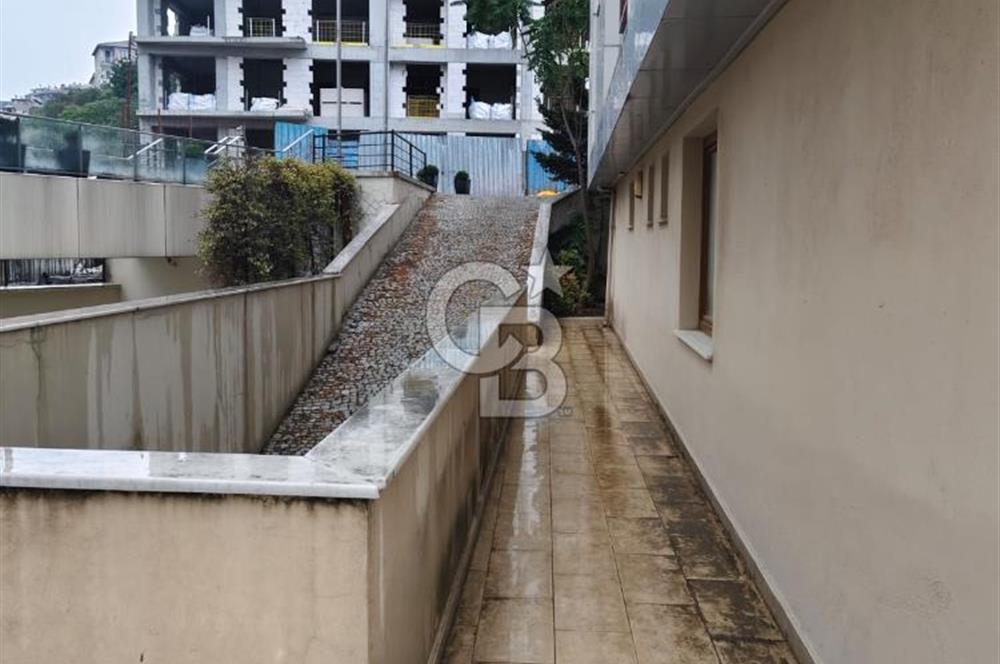 Beşiktaş Dikilitaş’ta 4 Katlı Ticari Bina – 560 m² – Merkezi Konumda