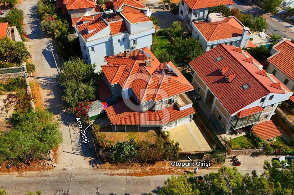 Datça Merkezde 2 Ayrı Girişli 4+1 İkiz Villa – Bahçeli, Otoparklı, Full Eşyalı