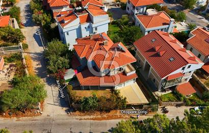 Datça Merkezde 2 Ayrı Girişli 4+1 İkiz Villa – Bahçeli, Otoparklı, Full Eşyalı
