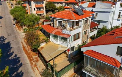 Datça Merkezde 2 Ayrı Girişli 4+1 İkiz Villa – Bahçeli, Otoparklı, Full Eşyalı