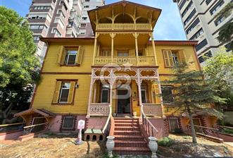 Kızıltoprak’ta Bahçeli, Prestijli Köşk