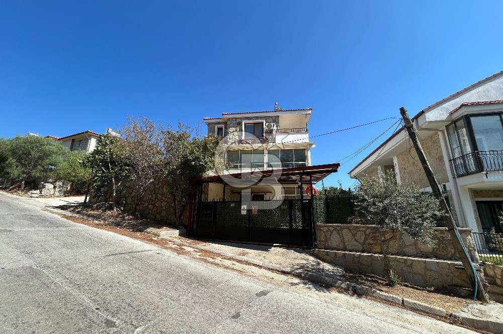 Datça Merkezde 2 Ayrı Girişli 4+1 İkiz Villa – Bahçeli, Otoparklı, Full Eşyalı