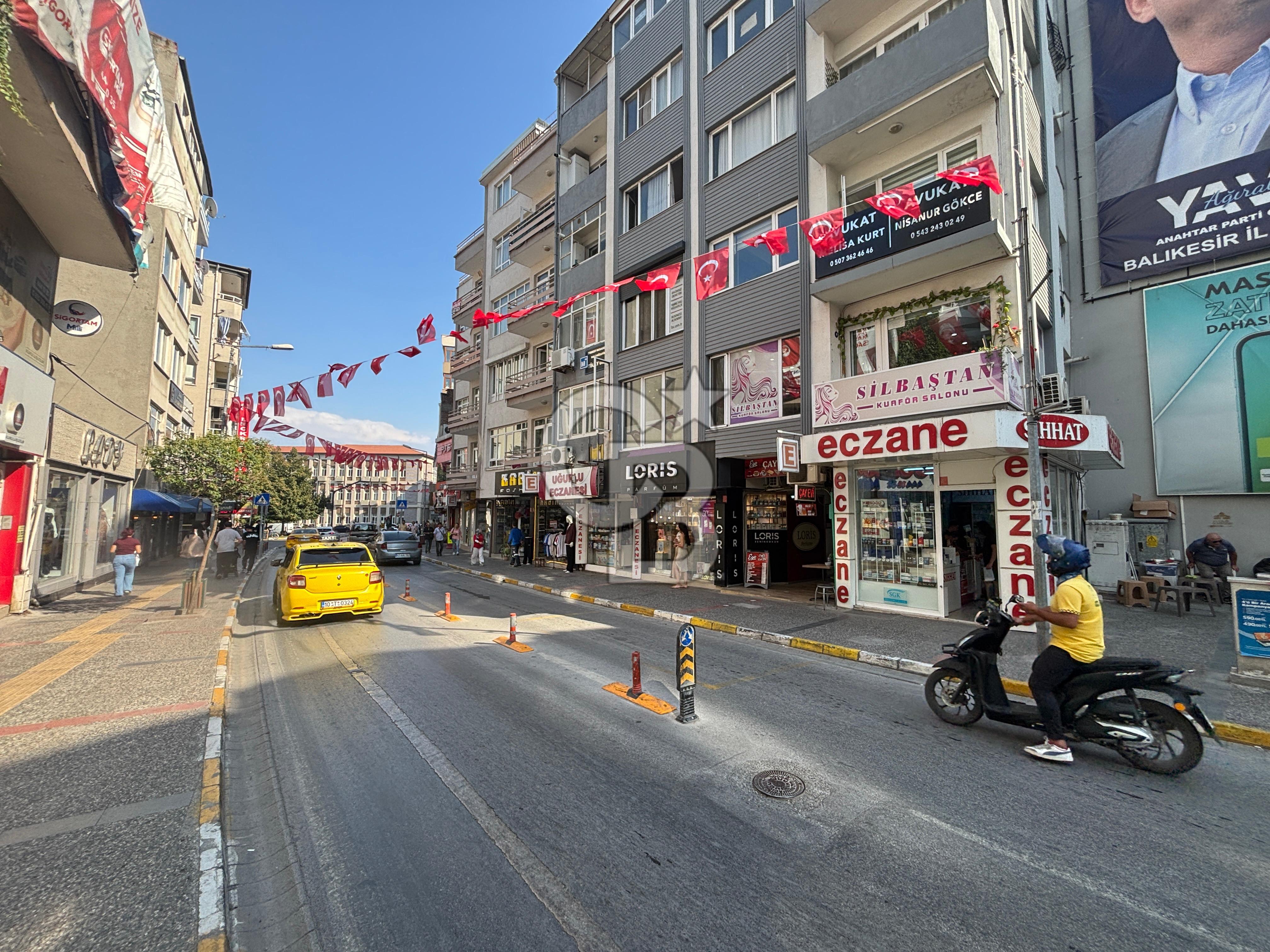 CB KiNG'DEN ALTI EYLÜL MAHALLESİ KIZILAY CADDESİ SATILIK DAİRE