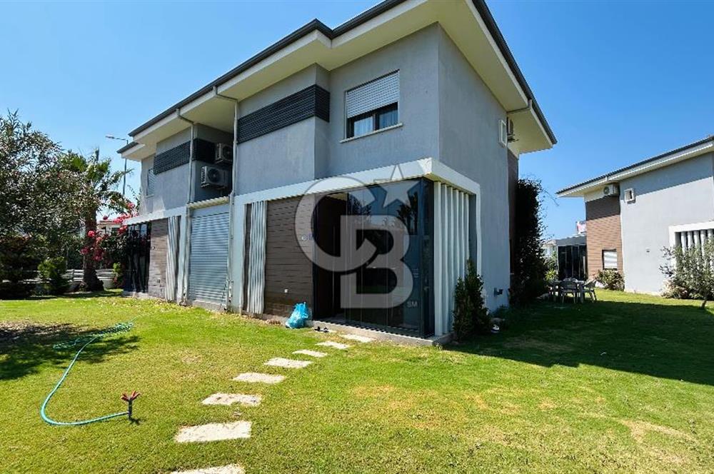 KUŞADASI DAVUTLAR'DA HAVUZLU 3+1 GENİŞ BAHÇELİ SATILIK VİLLA
