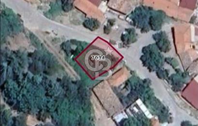 İlçe merkezinde Tapuda ev kayıtlı (fiziken ev yok) 221 m2 bahçe