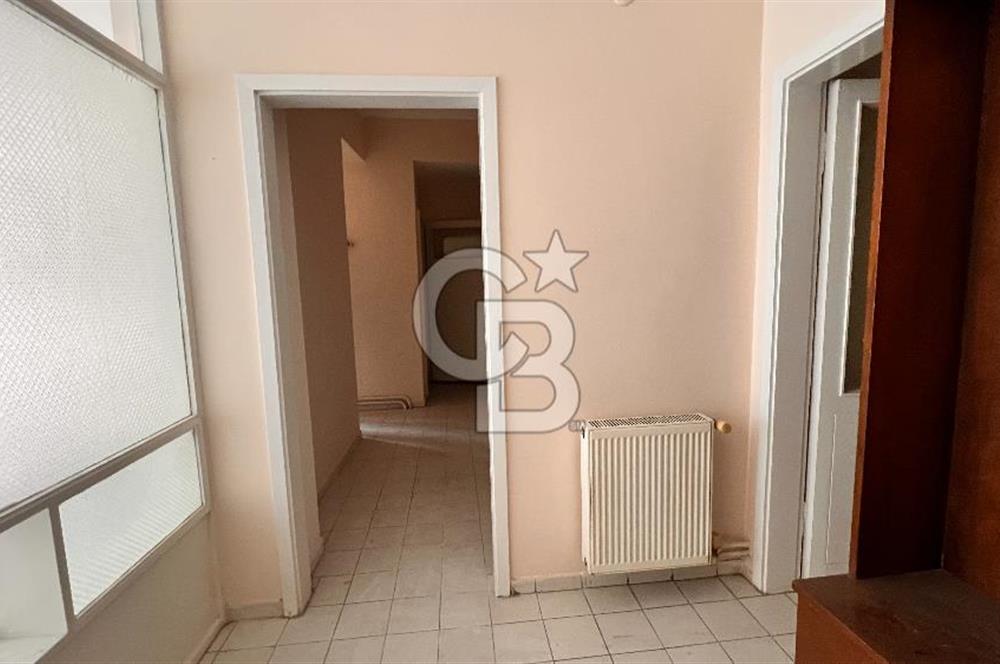 ÇİFLİK CADDESİNDE SATILIK 2+1 DAİRE