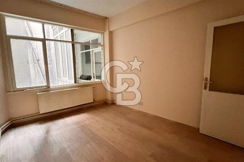 ÇİFLİK CADDESİNDE SATILIK 2+1 DAİRE