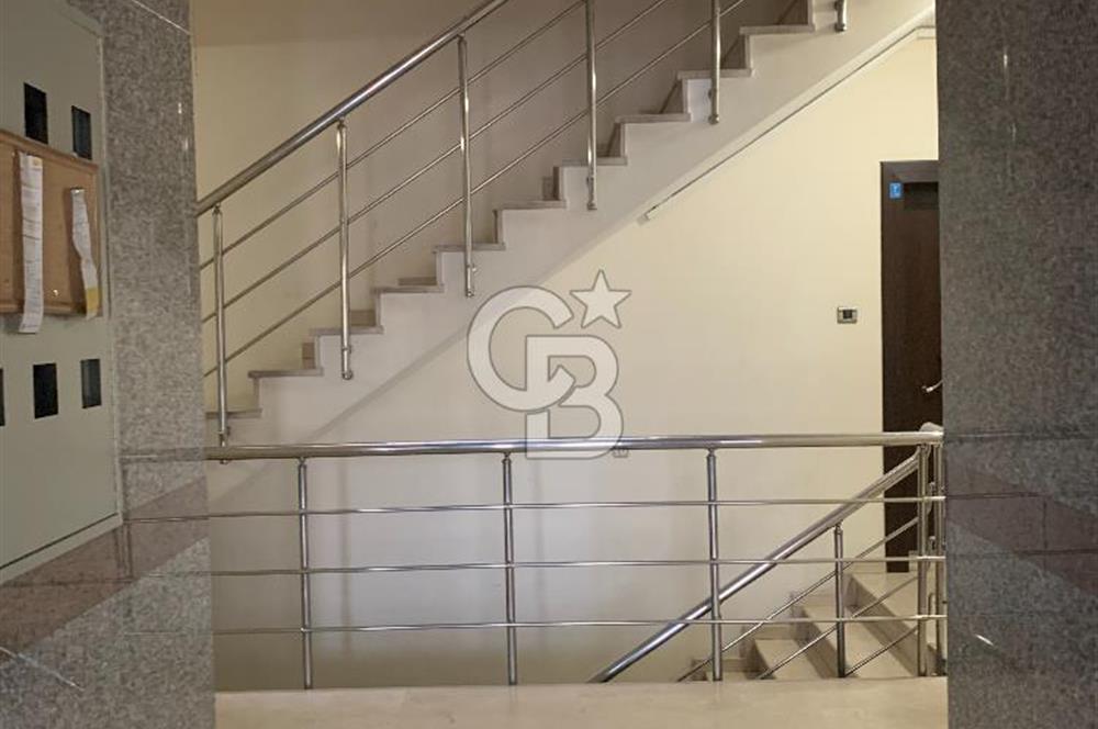 SUBAYEVLERİ KUŞADASI SOKAKTA VADİ MANZARALI ASANSÖRLÜ DAİRE