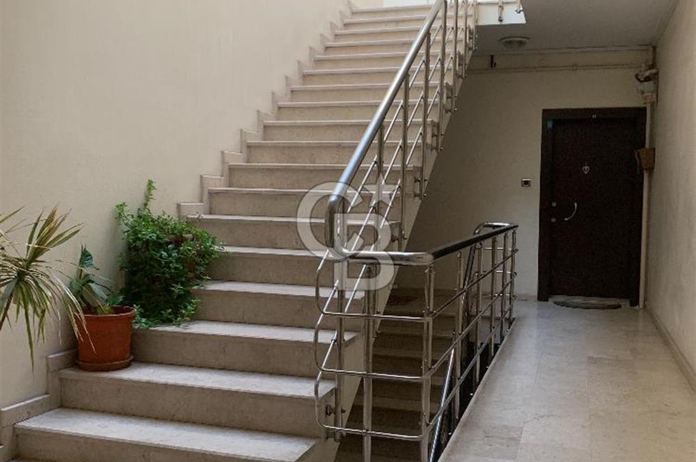 SUBAYEVLERİ KUŞADASI SOKAKTA VADİ MANZARALI ASANSÖRLÜ DAİRE
