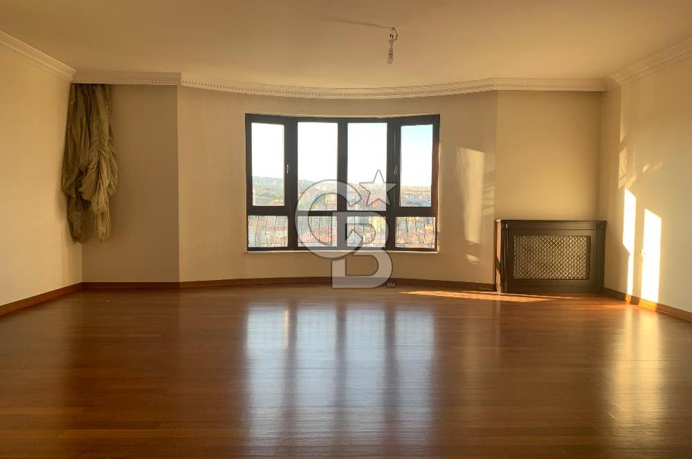 SUBAYEVLERİ KUŞADASI SOKAKTA VADİ MANZARALI ASANSÖRLÜ DAİRE